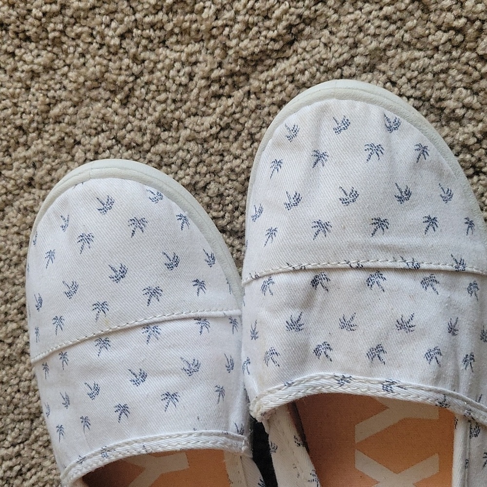 Roxy shoes - Picture 3 of 3